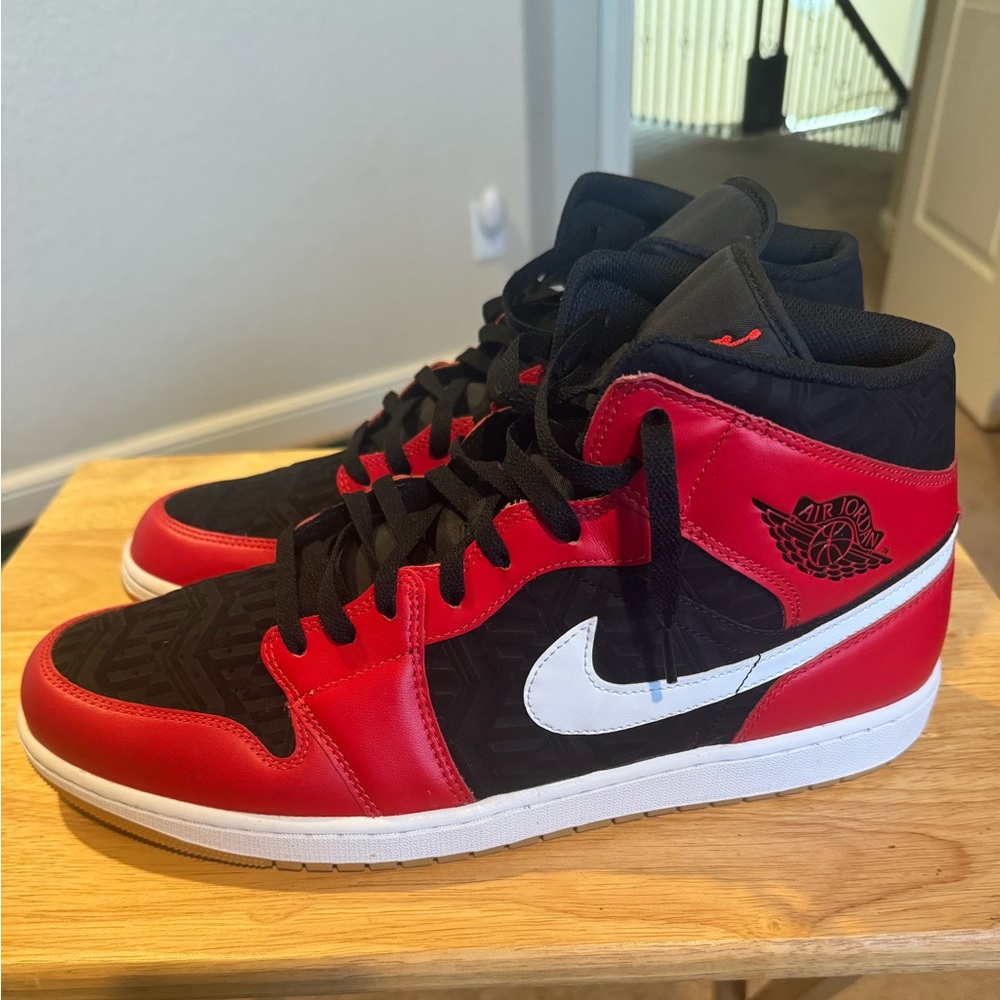 Jordan 1 Mid Christmas